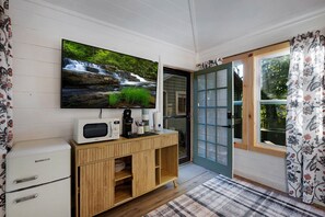 Interior - STEPS FROM MAIN STREET! 2 BR 1 Bath bungalow + 1 BR 1 Bath Studio-HotTub-Firepit (Blue Ridge)