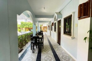 تناول الطعام بالخارج