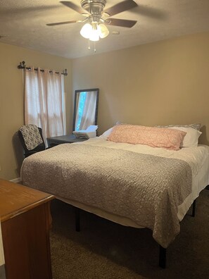 3 bedrooms, desk, free WiFi, bed sheets