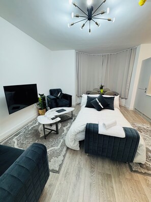 1 chambre, fer et planche à repasser, Wi-Fi, literie fournie