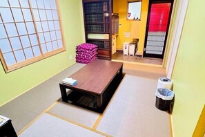 Interior - Asakusa Sennomori (Tokyo)