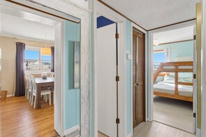 Strykejern/-brett, wi-fi (inkludert) og sengetøy