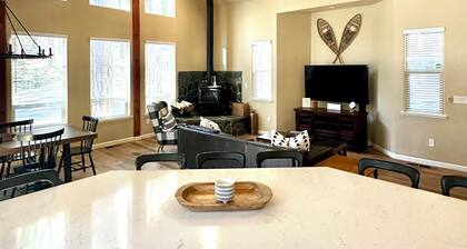 Blue Lake Springs - Sleeps 10 - Loft for kids - Many Amenities - Close to Skiing