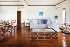 Unclassified image, 2 of 136, button - Ocean Therapy House (Onna)