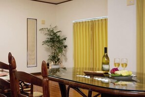 Dining - Ocean Therapy House (Onna)