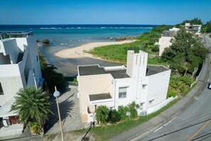 Unclassified image, 2 of 136, button - Ocean Therapy House (Onna)