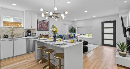 Oasis in Bishop Arts for Groups sleeps 16