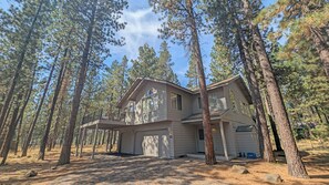 Exterior - Mt Hood 13 - A/C, Hot Tub, 2 Suites, SHARC (Sunriver)