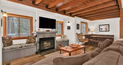 8 Otter - SO Close to SHARC! Updated, Hot Tub, SHARC, A/C