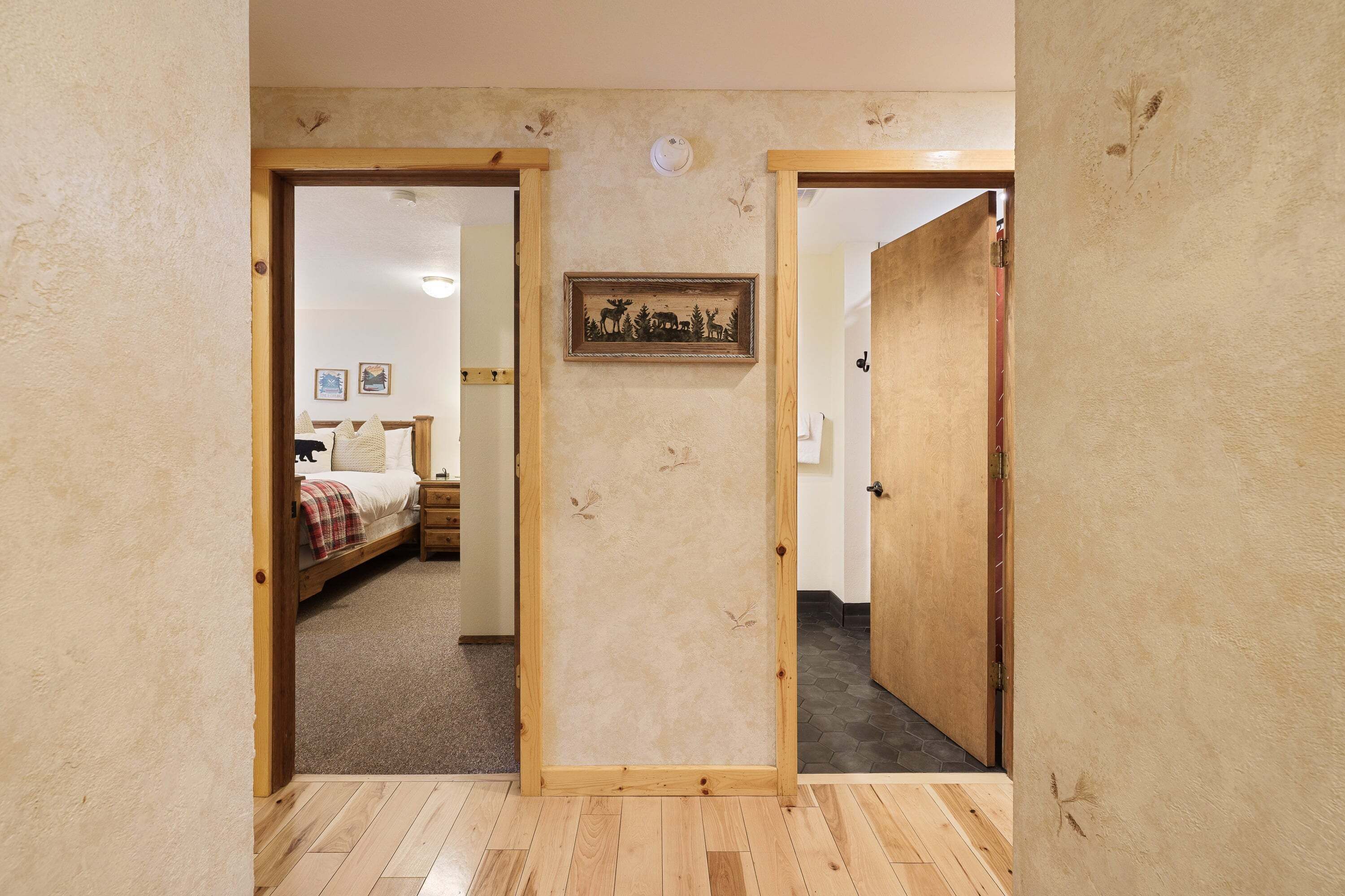 4 bedrooms, iron/ironing board, WiFi (free), bed sheets