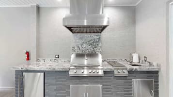 雪櫃、微波爐、焗爐、爐具