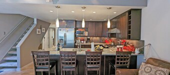 Mt View Lodge 36 - SHARC, Pet Friendly, Fireplace, Views!