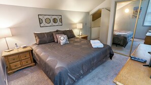 2 habitaciones, escritorio, tabla de planchar con plancha y wifi gratis