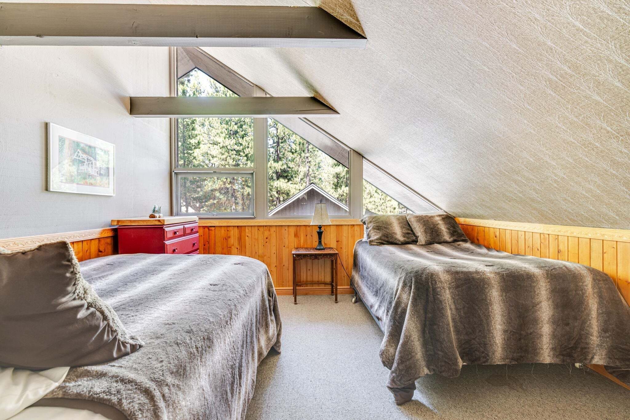 6 bedrooms, desk, iron/ironing board, WiFi