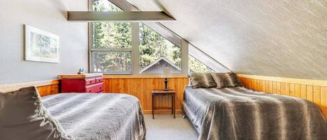 6 bedrooms, desk, iron/ironing board, WiFi