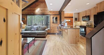 Pole House 10 - Updated Cabin, SHARC, Hot Tub