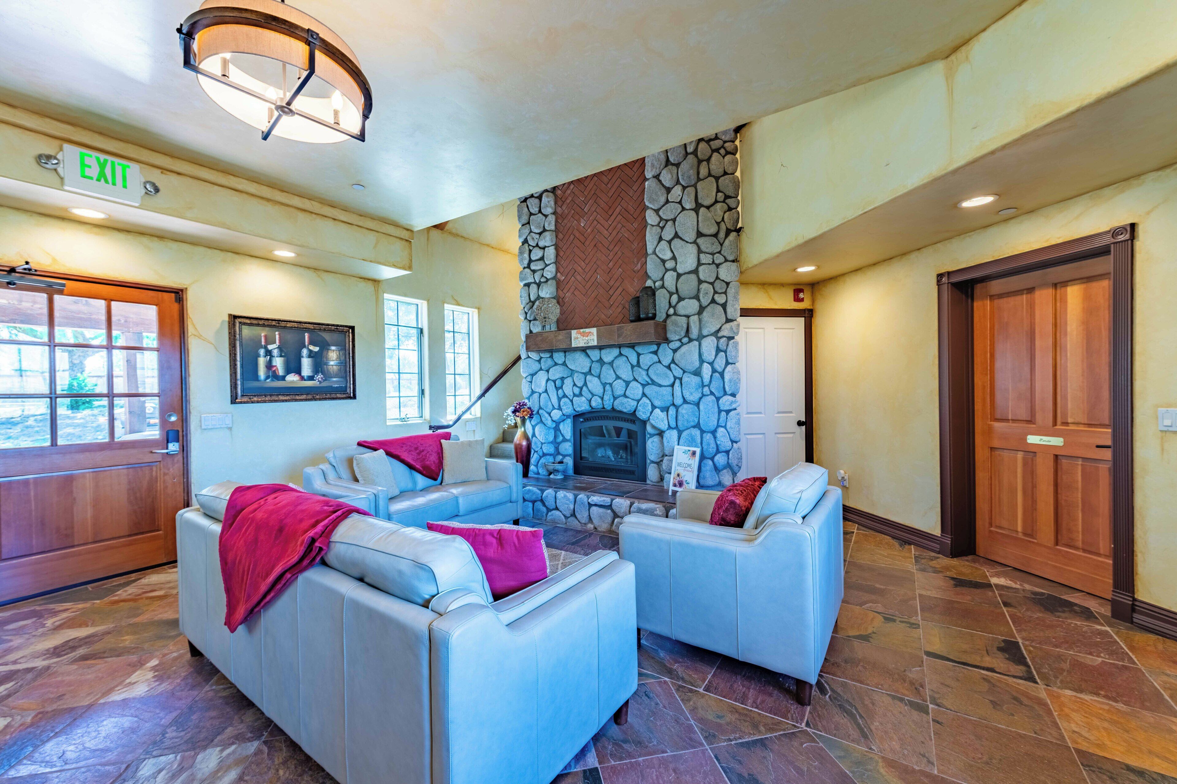 House, Multiple Beds, Fireplace, Garden View (Santellan Inn) | Interior