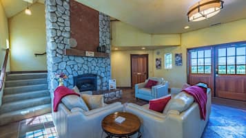 House, Multiple Beds, Fireplace, Garden View (Santellan Inn) | Living area