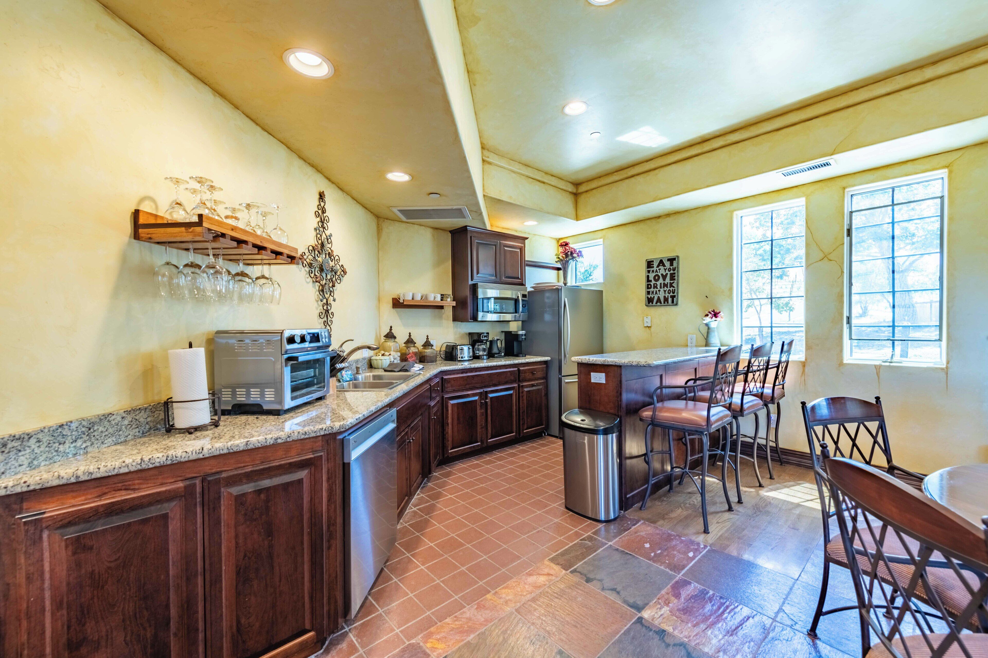 House, Multiple Beds, Fireplace, Garden View (Santellan Inn) | Private kitchen
