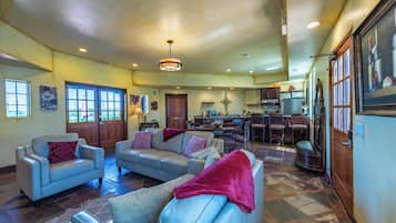 House, Multiple Beds, Fireplace, Garden View (Santellan Inn) | Living area
