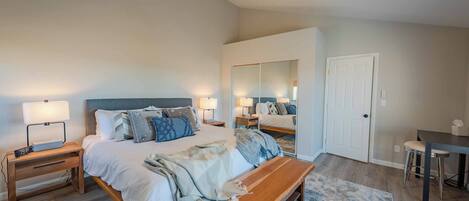 House, 1 King Bed with Sofa bed, Kitchen, Garden View (Mission Vineyard Barn) | 1 bedroom, individually decorated, individually furnished, bed sheets