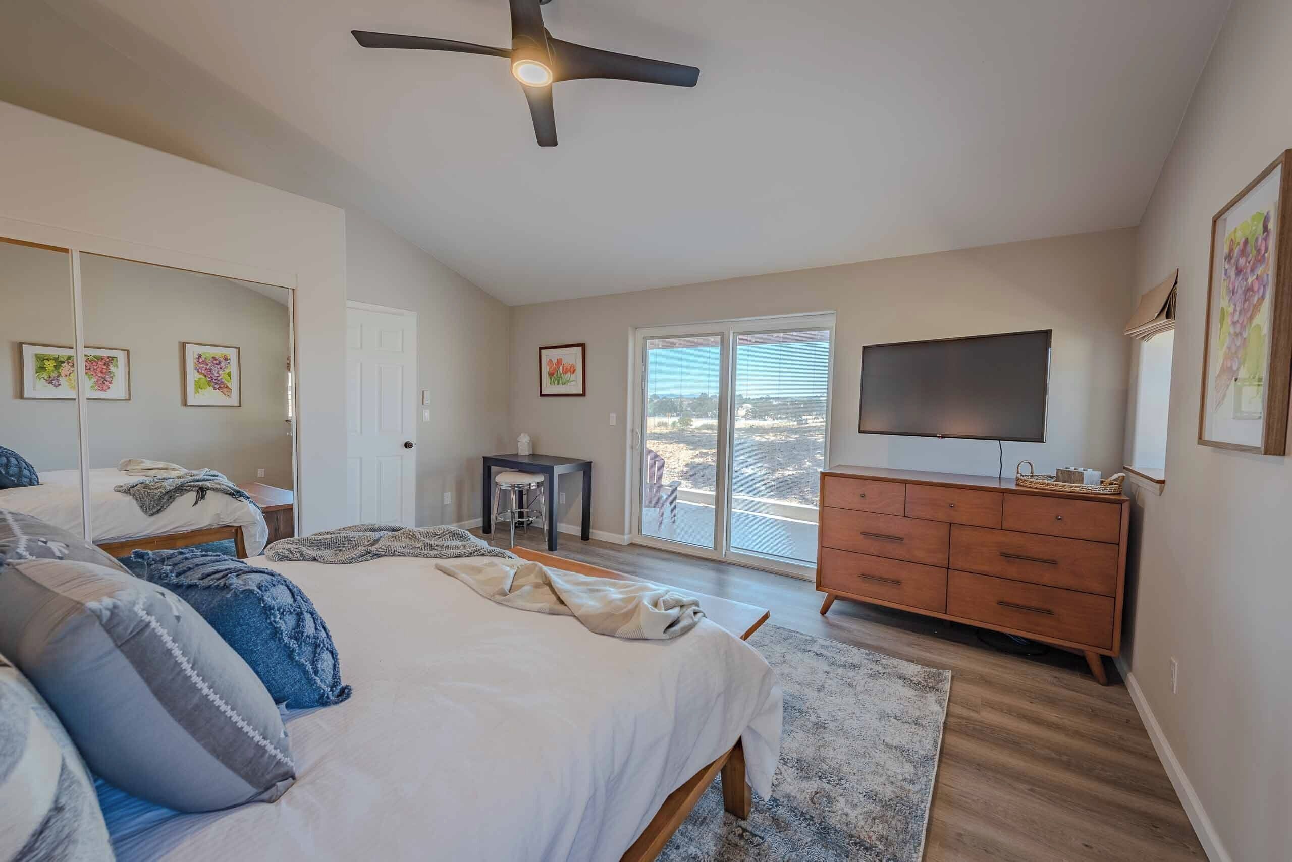House, 1 King Bed with Sofa bed, Kitchen, Garden View (Mission Vineyard Barn) | 1 bedroom, individually decorated, individually furnished, bed sheets