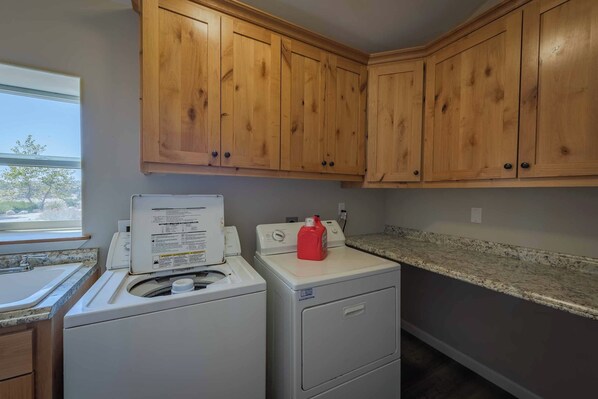 Talo, 1 suuri parisänky ja vuodesohva, keittiö, näköala puutarhaan (Mission Vineyard Barn) | Pesulapalvelu