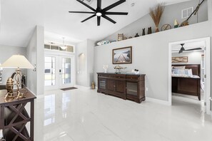 3 chambres, fer et planche à repasser, accès au Wi-Fi (inclus)