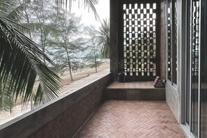 Room - Santi Beach Retreat (Pathio)