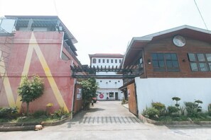 Unclassified image, 3 of 12, button - RedDoorz @ Joels Apartelle (Binan)