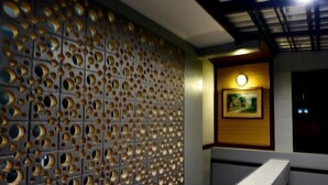 A reception area with a patterned wall and a framed picture on the wall. - Donmuang At Last (Bangkok)