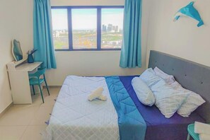 A hotel room with a bed, a desk, and a view of the city. - Fluffy Stay at Huni Setia Alam by HCK (Shah Alam)