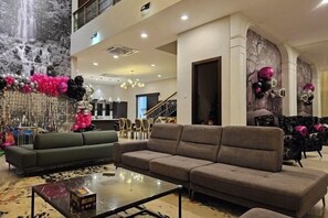 المنشأة من الداخل