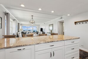 Dining - Updated Ocean Front, Corner Condo on Amelia Island (Fernandina Beach)