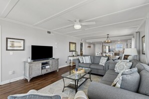 Smart TV - Updated Ocean Front, Corner Condo on Amelia Island (Fernandina Beach)