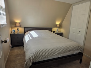2 bedrooms, desk, free WiFi, bed sheets