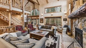 Smart TV, fireplace, DVD player, foosball - Escape Lodge - Hot Tub, Large Deck, Sauna, Gym. (Sundance)