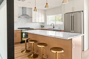 Microwave, oven, stovetop, dishwasher - Sun-Kissed in the Desert!  Heated Private Pool, Family-Friendly, Near Golf & Hiking (Phoenix)