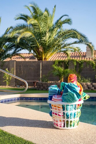 Sun-Kissed in the Desert!  Private Pool, Family-Friendly, Near Golf & Hiking
