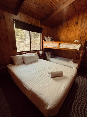 Cabaña familiar | Tabla de planchar con plancha, wifi gratis y ropa de cama