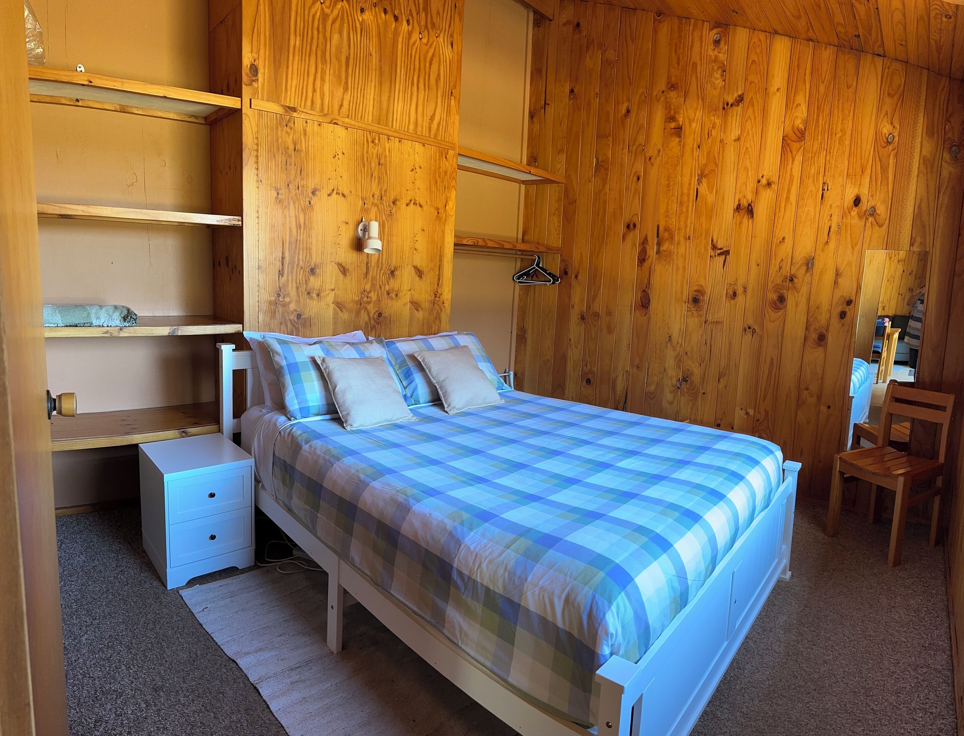 Iron/ironing board, free WiFi, bed sheets