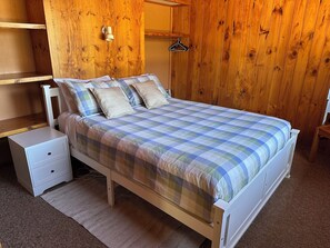 Strykjärn/strykbräda, gratis wi-fi och sängkläder