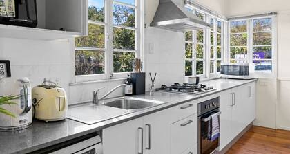 Cozy 3BR Home in Yeronga | Garden & Outdoor Living