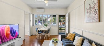 Cozy 3BR Home in Yeronga | Garden & Outdoor Living