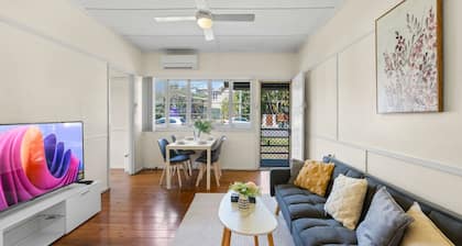 Cozy 3BR Home in Yeronga | Garden & Outdoor Living