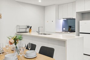 Dining - Modern Retreat 2 Ensuite Bedrooms + Walk to Shops (MacGregor)
