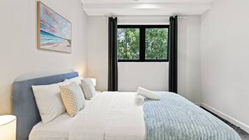 2 bedrooms, iron/ironing board, WiFi, bed sheets