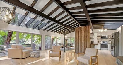 Dreamy & Scenic 3BR Lakefront on 200-Acre Estate