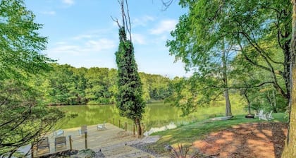 Dreamy & Scenic 3BR Lakefront on 200-Acre Estate