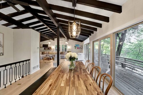 Dreamy & Scenic 3BR Lakefront on 200-Acre Estate